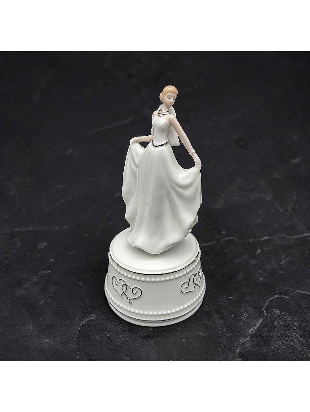 Vtg Russ White Lace and Promises Musical Bride Figurine Wedding March w/ Box